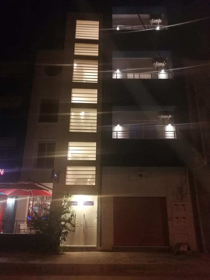 ビゼルト London Houseアパートホテル エクステリア 写真